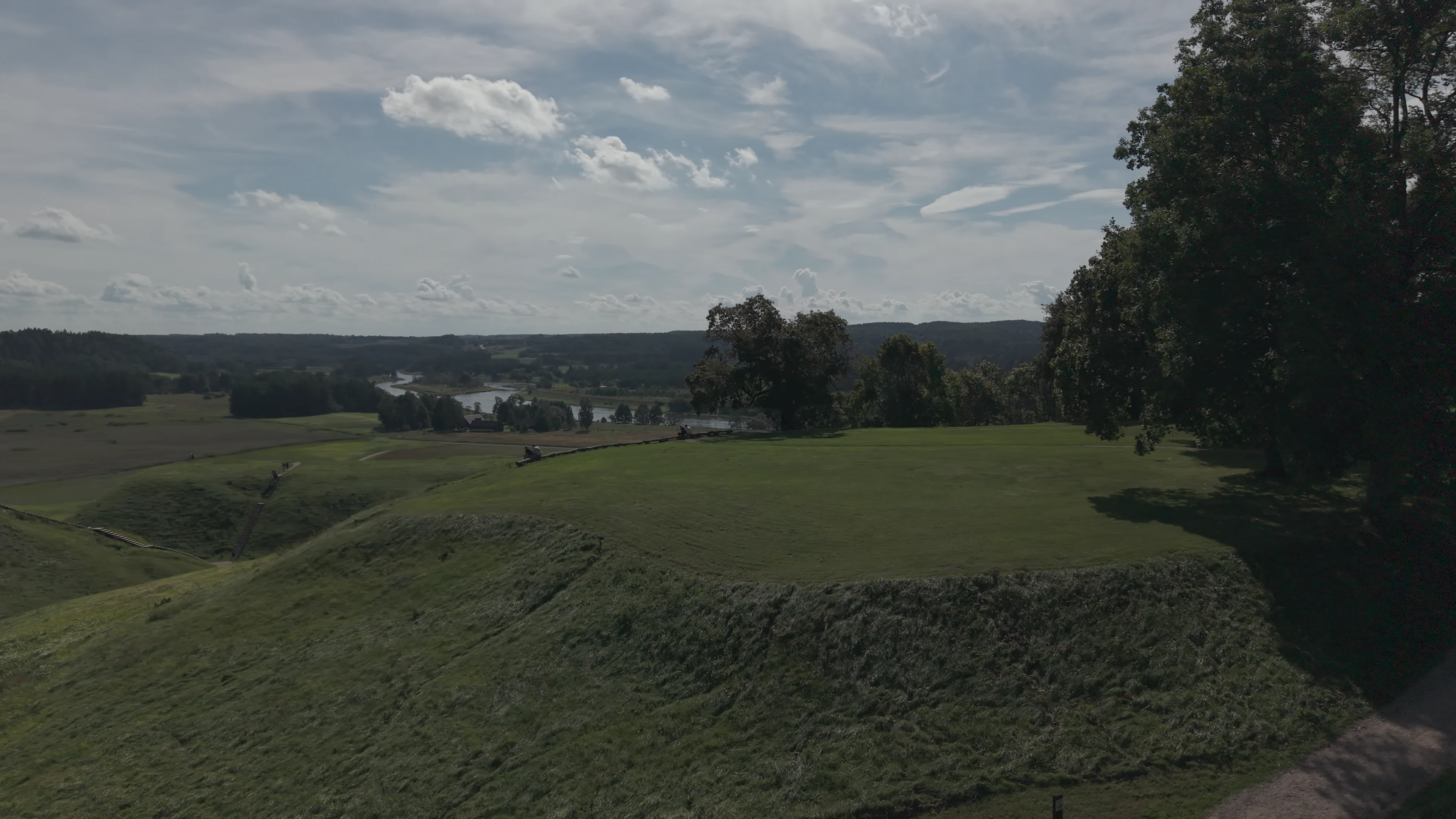 Lietuvos gamtos ir upės slėnio panorama